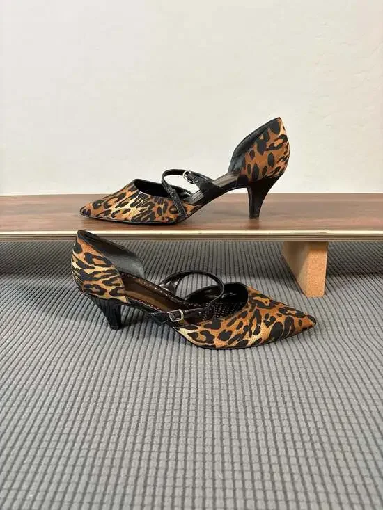 J. Renee Kari Leopard Print Pointed Toe D'Orsay Mary Jane Kitten Heels - Picture 3 of 7